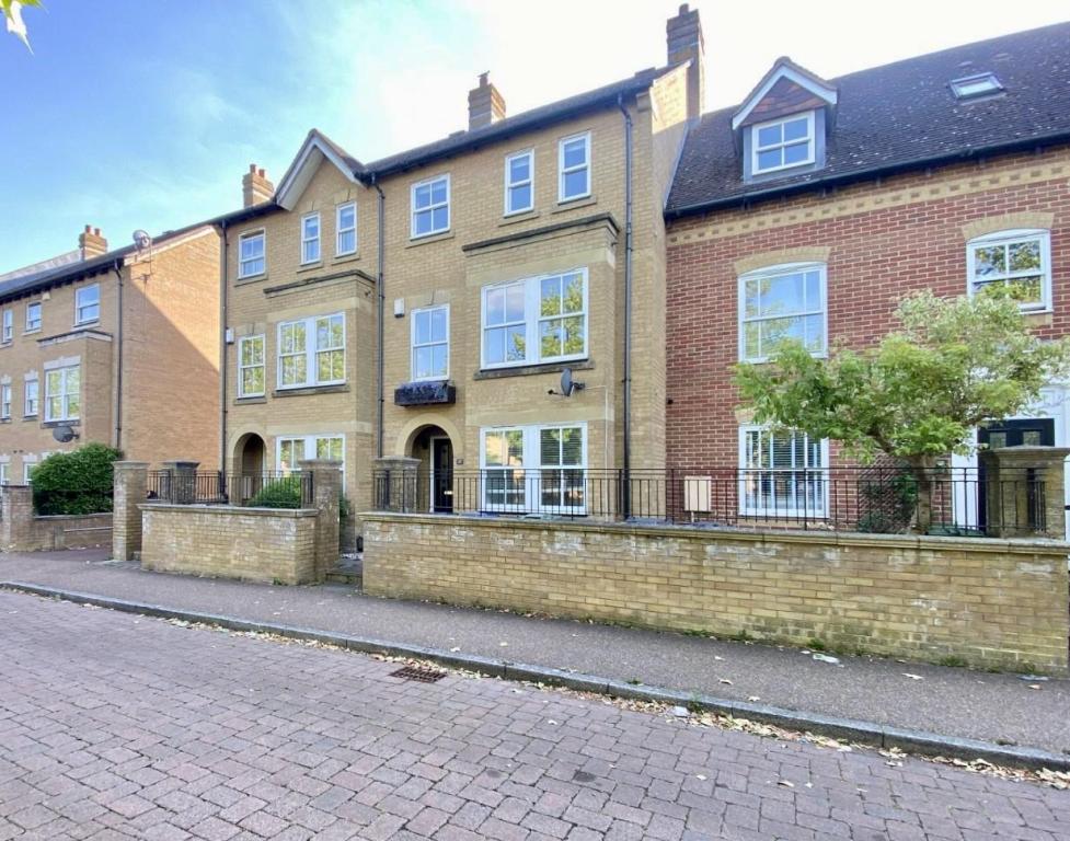 Broad Street, Great Cambourne, Cambridge, Cambridgeshire